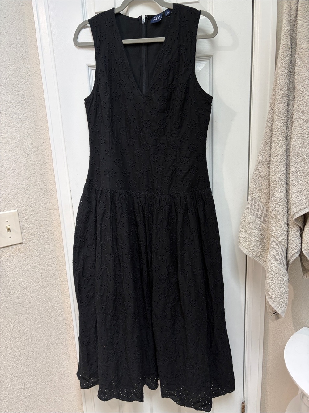 GAP Black Eyelet V-Neck Sleeveless Midi Dress